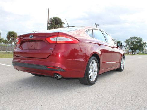 Used 2015 Ford Fusion SE FWD image 18