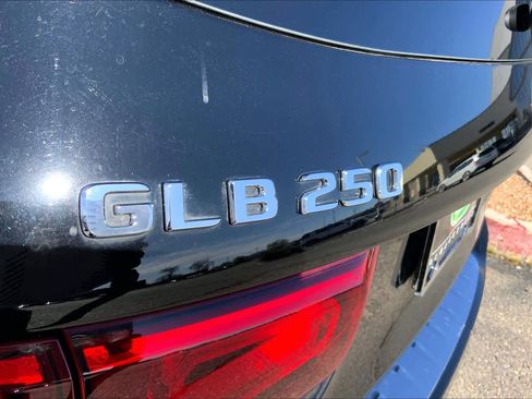 Used 2022 Mercedes-Benz GLB 250 GLB 250 w/ Premium Package Lite image 29