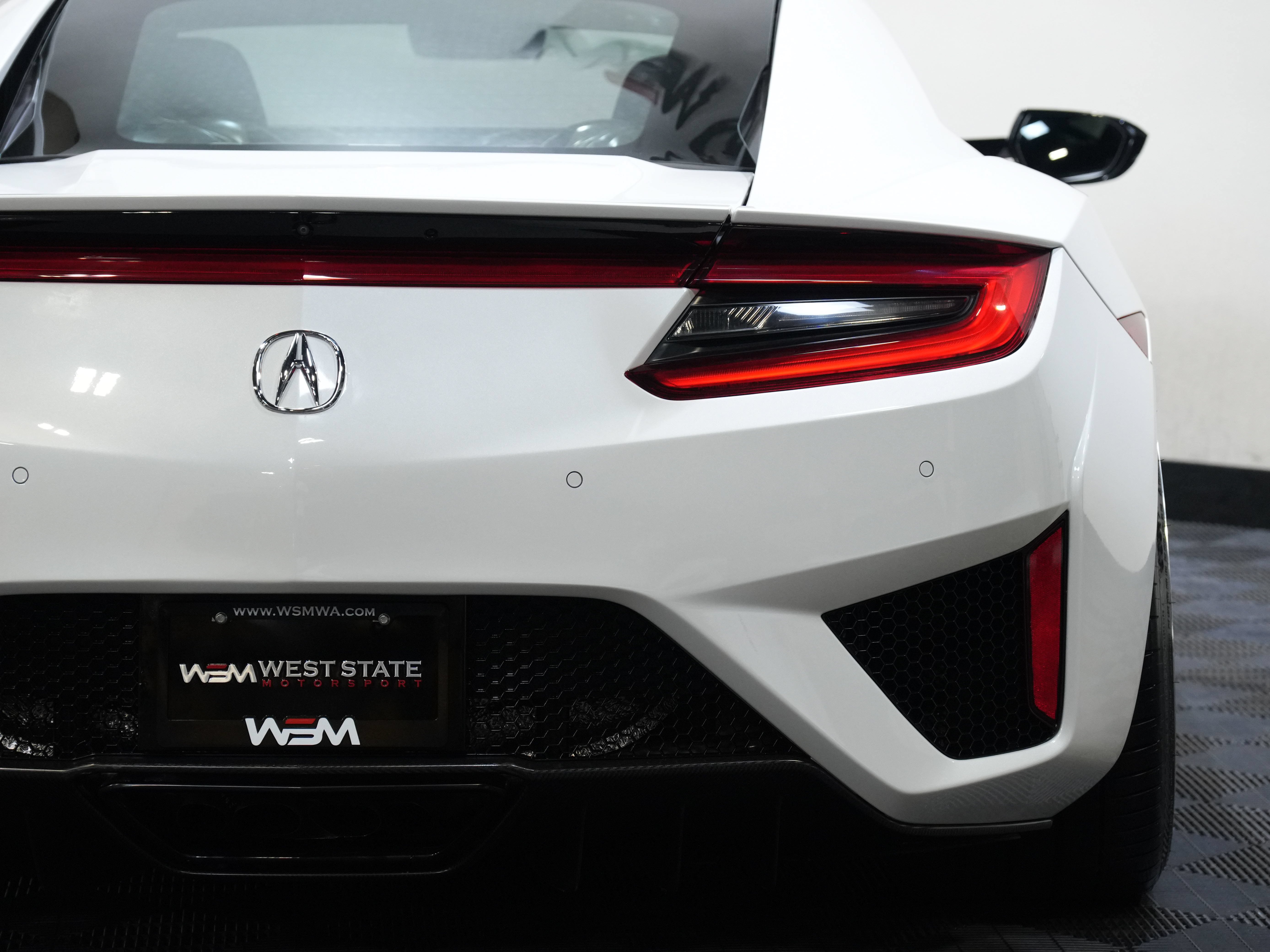 Used 2017 Acura NSX AWD/4WD image 18