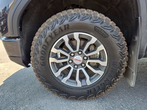 Used 2023 GMC Sierra 1500 AT4 w/ Technology Package AWD/4WD image 7