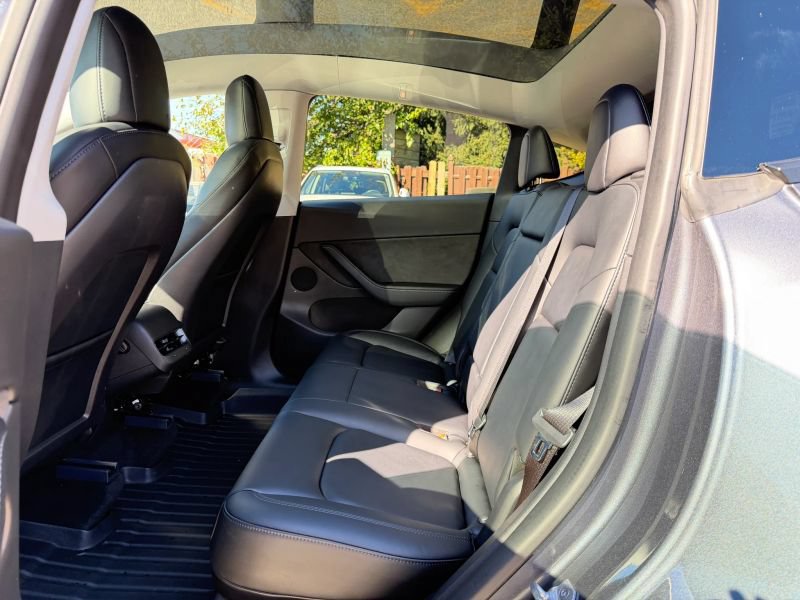 Used 2022 Tesla Model Y Long Range AWD/4WD image 15