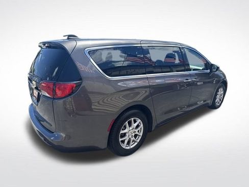 Used 2023 Chrysler Voyager LX FWD image 3