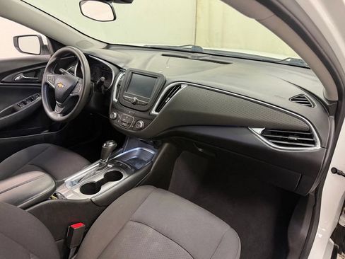 Used 2018 Chevrolet Malibu LT FWD image 11