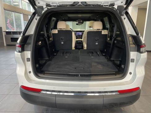 Used 2025 Jeep Grand Cherokee L Limited AWD/4WD image 41