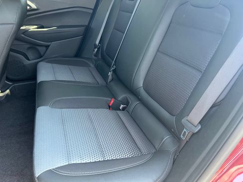 Used 2025 Chevrolet Trax LT FWD image 13
