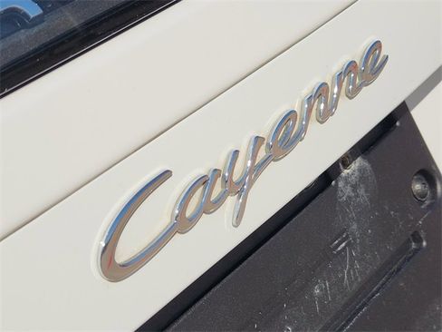 Used 2023 Porsche Cayenne image 12