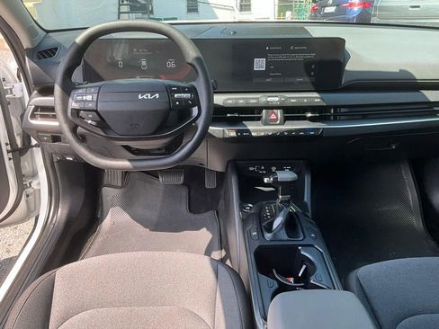 Used 2025 Kia K4 LXS image 23