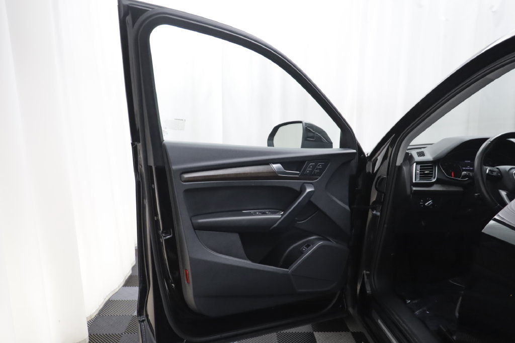 Used 2023 Audi Q5 2.0T Premium w/ Convenience Package AWD/4WD image 4