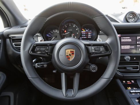 Certified 2026 Porsche Macan AWD/4WD image 13