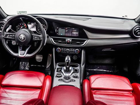Used 2023 Alfa Romeo Giulia Veloce RWD image 5