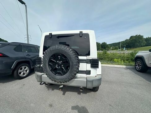 Used 2017 Jeep Wrangler Unlimited Sahara w/ Connectivity Group AWD/4WD image 24