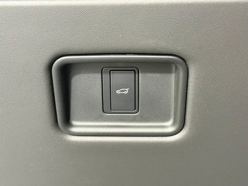 New 2025 Land Rover Range Rover Autobiography AWD/4WD image 39