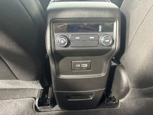 Used 2023 GMC Acadia SLE FWD image 23