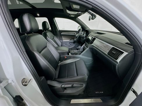 Used 2022 Volkswagen Atlas Cross Sport SE w/ Panoramic Sunroof Package FWD image 31