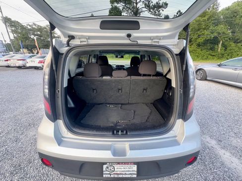 Used 2018 Kia Soul FWD image 11
