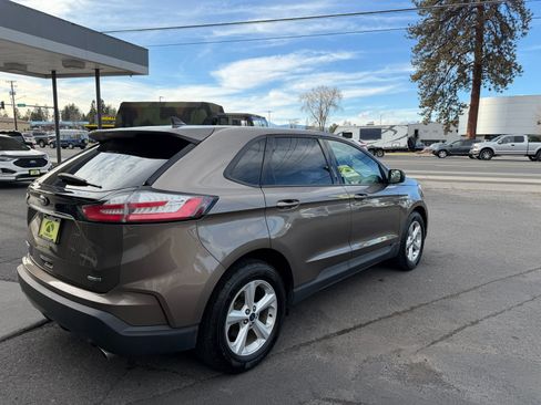 Used 2019 Ford Edge SE image 6