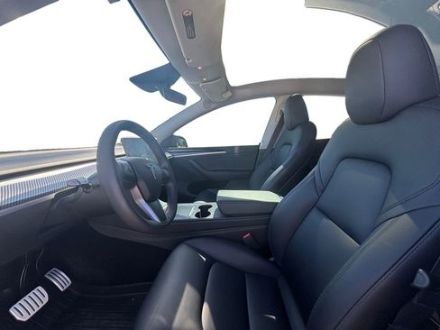 Used 2025 Tesla Model Y Performance image 9