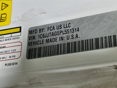 Used 2023 Jeep Gladiator Sport image 29