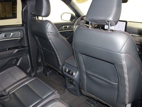Used 2025 Ford Explorer ST-Line w/ ST-Line Street Pack image 36