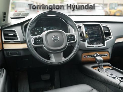 Used 2022 Volvo XC90 T6 Momentum w/ Advanced Package image 17