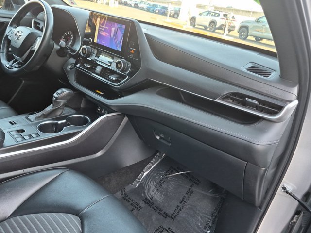 Used 2024 Toyota Highlander XSE FWD image 6
