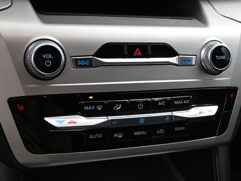 Certified 2022 Ford Explorer XLT image 17