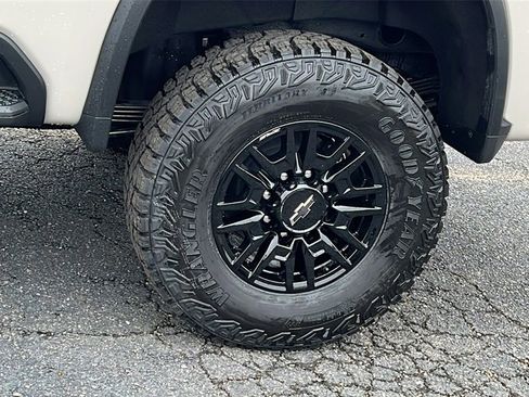 New 2026 Chevrolet Silverado 2500 ZR2 image 9