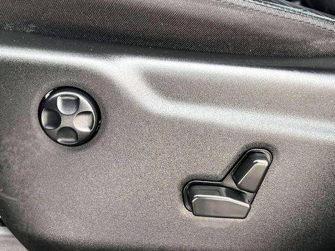 Used 2022 Jeep Grand Cherokee Laredo X image 17