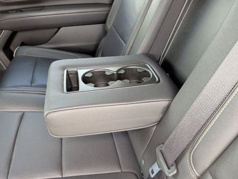 Used 2024 Chevrolet Suburban Premier image 38