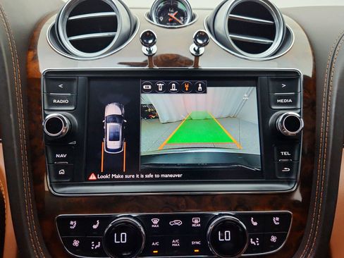 Used 2017 Bentley Bentayga AWD/4WD image 21