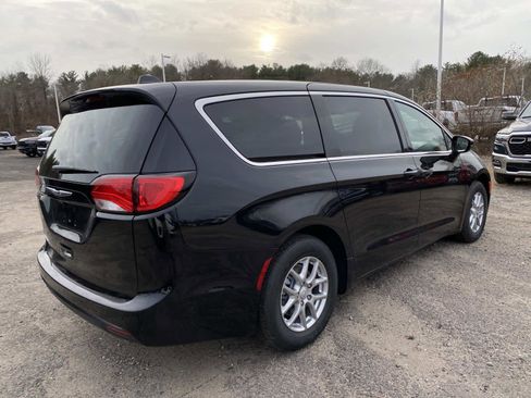 New 2026 Chrysler Voyager LX image 3