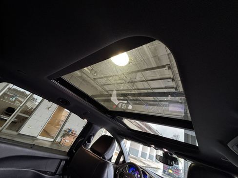 Used 2025 Chrysler Pacifica Limited FWD image 31