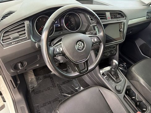 Used 2019 Volkswagen Tiguan SE w/ Panoramic Sunroof Package AWD/4WD image 4