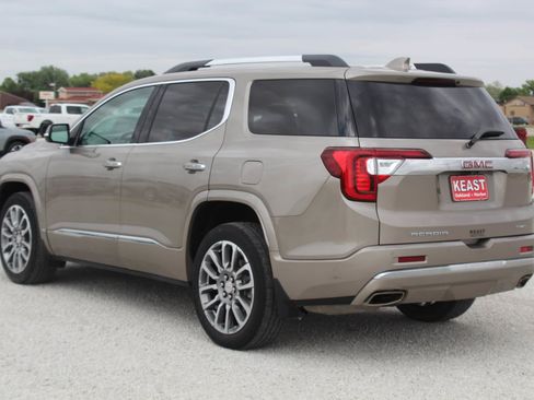 Used 2022 GMC Acadia Denali w/ Denali Ultimate Package AWD/4WD image 7