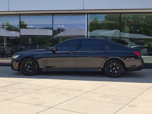 Used 2022 BMW 750i xDrive w/ Executive Package AWD/4WD image 2