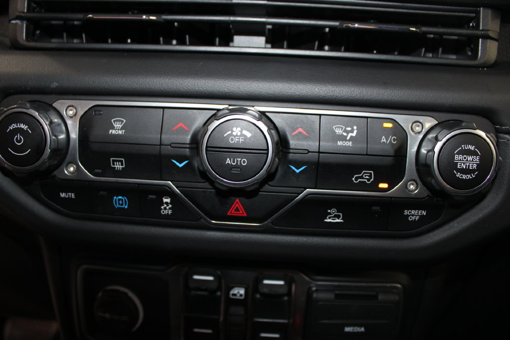 Used 2024 Jeep Wrangler Unlimited Rubicon 4xe AWD/4WD image 45
