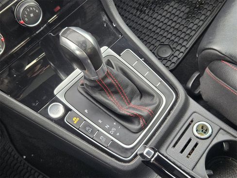 Used 2019 Volkswagen Golf 4-Door image 18