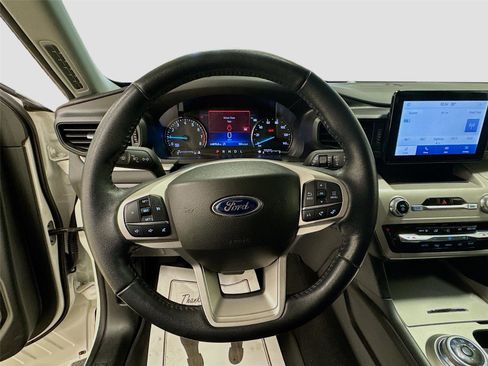Used 2023 Ford Explorer XLT image 11