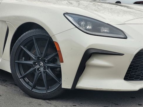 Used 2023 Toyota GR86 Premium image 4
