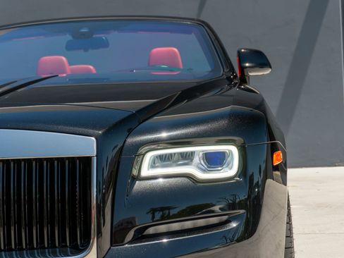 Used 2019 Rolls-Royce Dawn RWD image 33