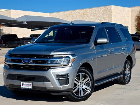 Used 2023 Ford Expedition Limited image 2