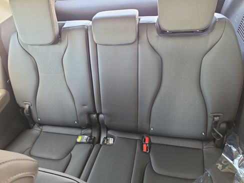 New 2027 Kia Carnival FWD image 17