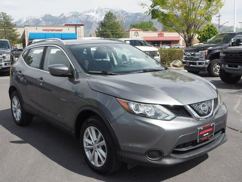 Used 2018 Nissan Rogue Sport SV AWD/4WD image 3