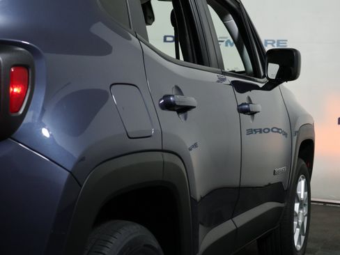 Used 2023 Jeep Renegade Latitude w/ Premium Group AWD/4WD image 5