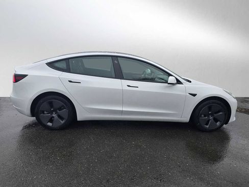 Used 2023 Tesla Model 3 Standard Range image 2