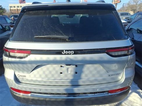 Used 2025 Jeep Grand Cherokee Limited image 6