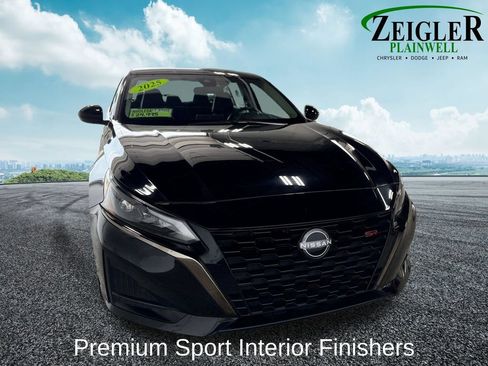 Used 2025 Nissan Altima 2.5 SR AWD/4WD image 8