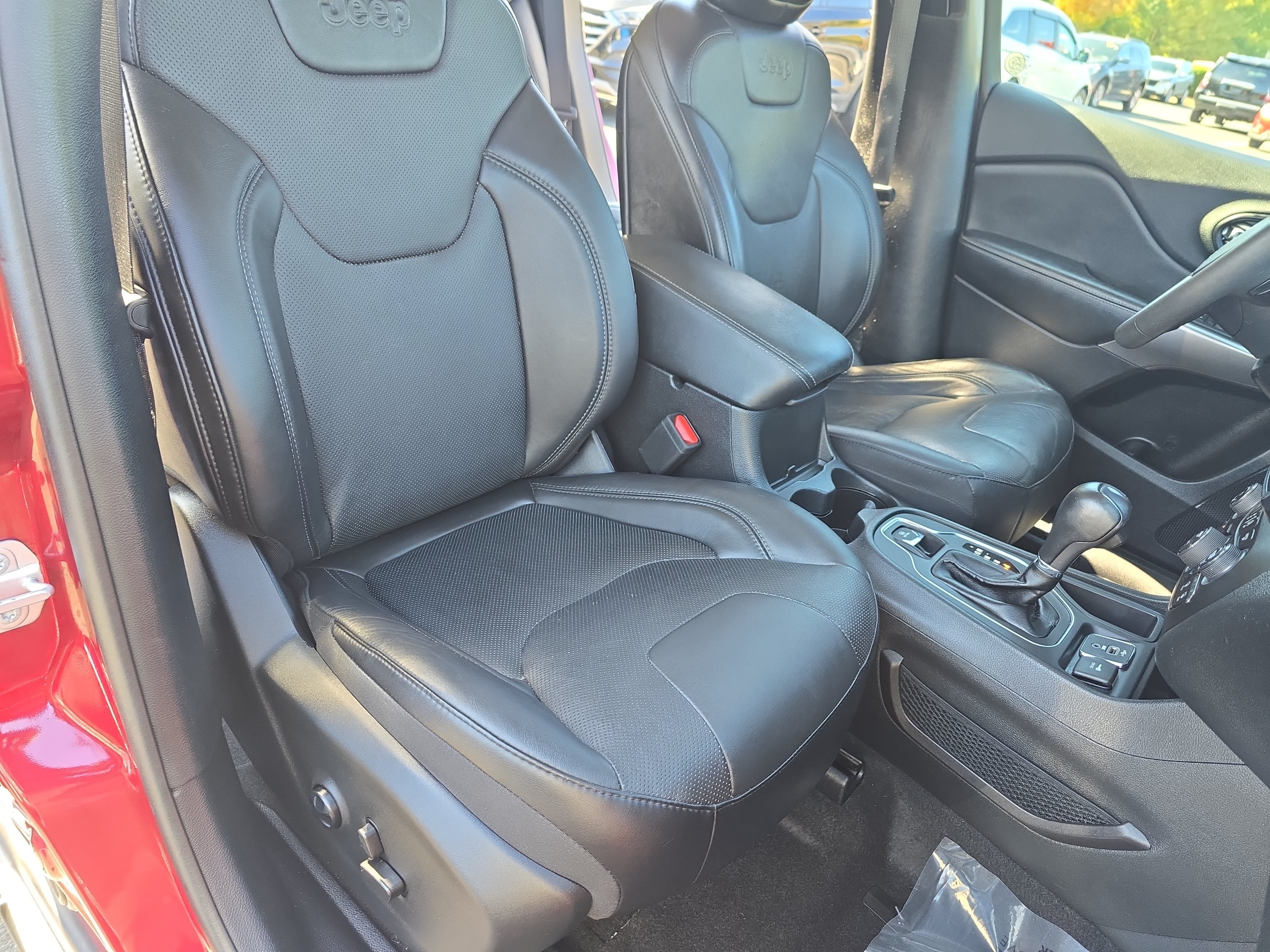 Used 2021 Jeep Cherokee Latitude Lux w/ Comfort/Convenience Group FWD image 10