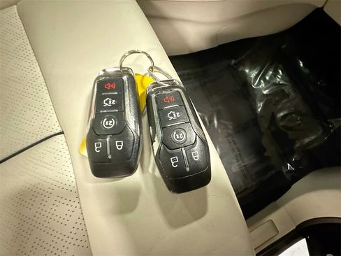 Used 2016 Lincoln MKC Black Label w/ Lincoln MKC Climate Package image 39