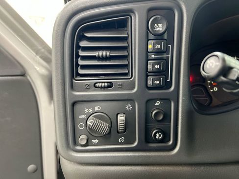 Used 2006 GMC Sierra 1500 SLE w/ Light Duty Power Package AWD/4WD image 17